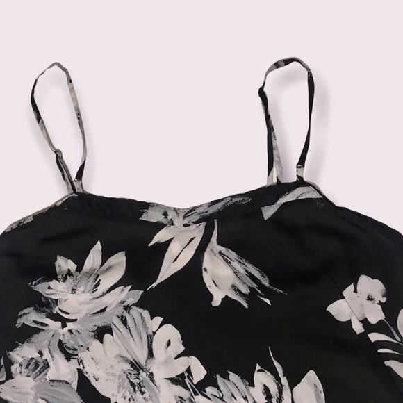 🌟SALE 2/$10.00‼️ VIOLET & CLAIRE Women’s Floral Spaghetti strap Blouse size S - Picture 3 of 5
